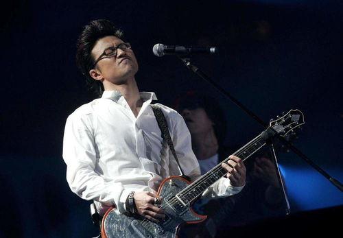 吃瓜之余汪峰现场,吃瓜群众见证汪峰现场燃情瞬间