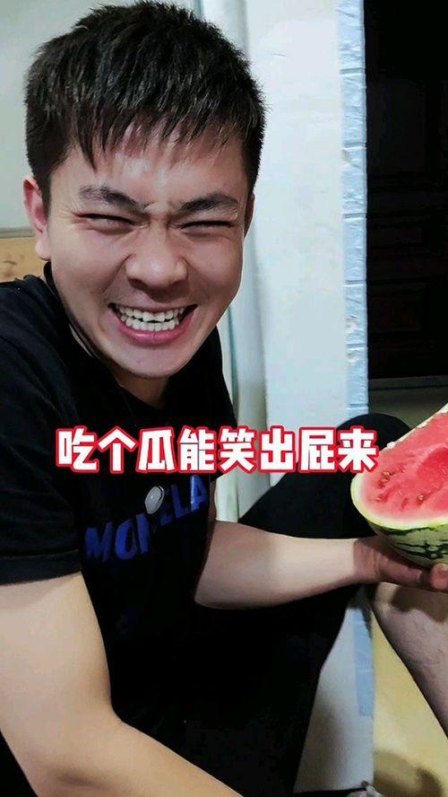 奇葩吃瓜现场,笑料百出,围观群众笑翻天